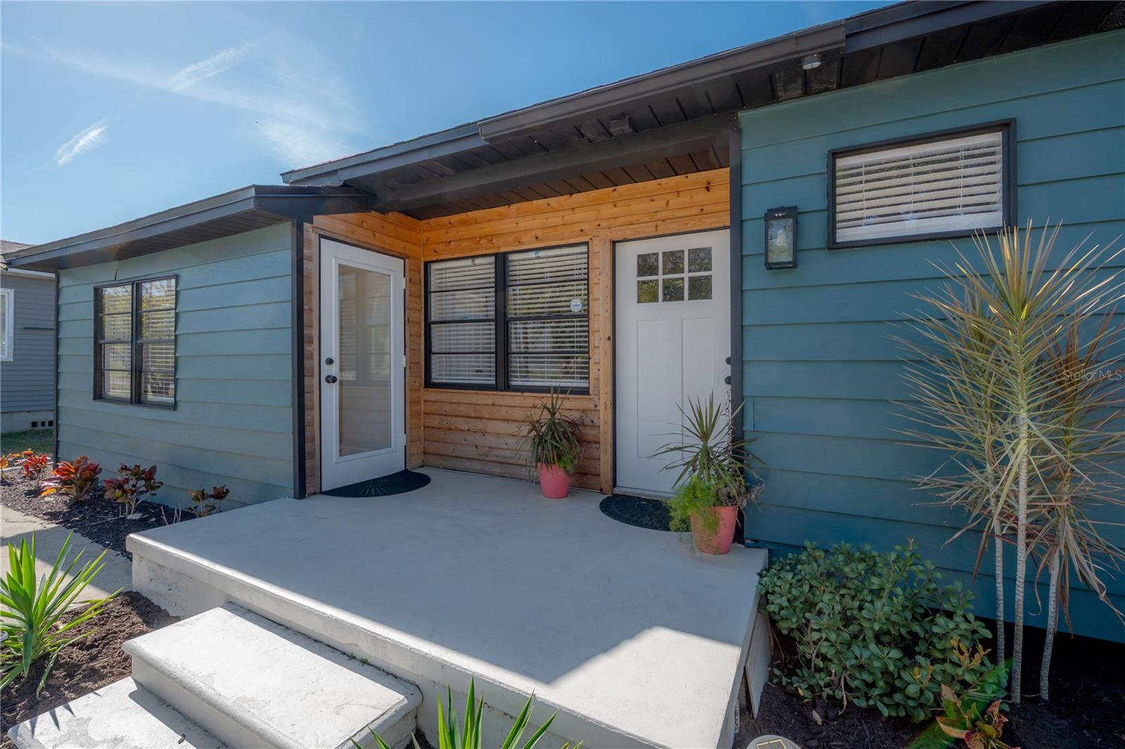 4110 N MARGUERITE ST — photo 3