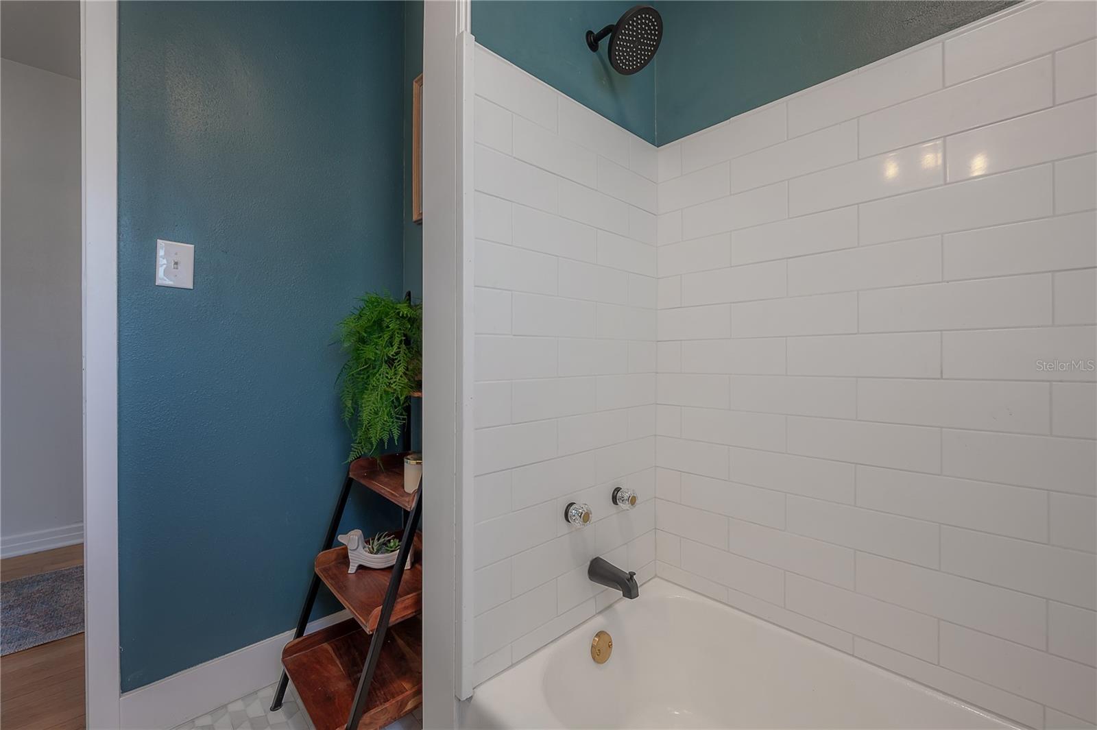 4110 N MARGUERITE ST — photo 27