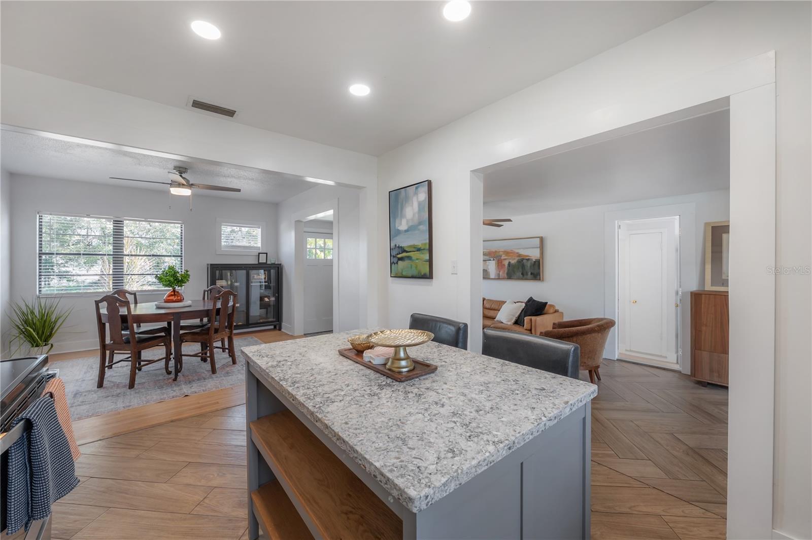 4110 N MARGUERITE ST — photo 15