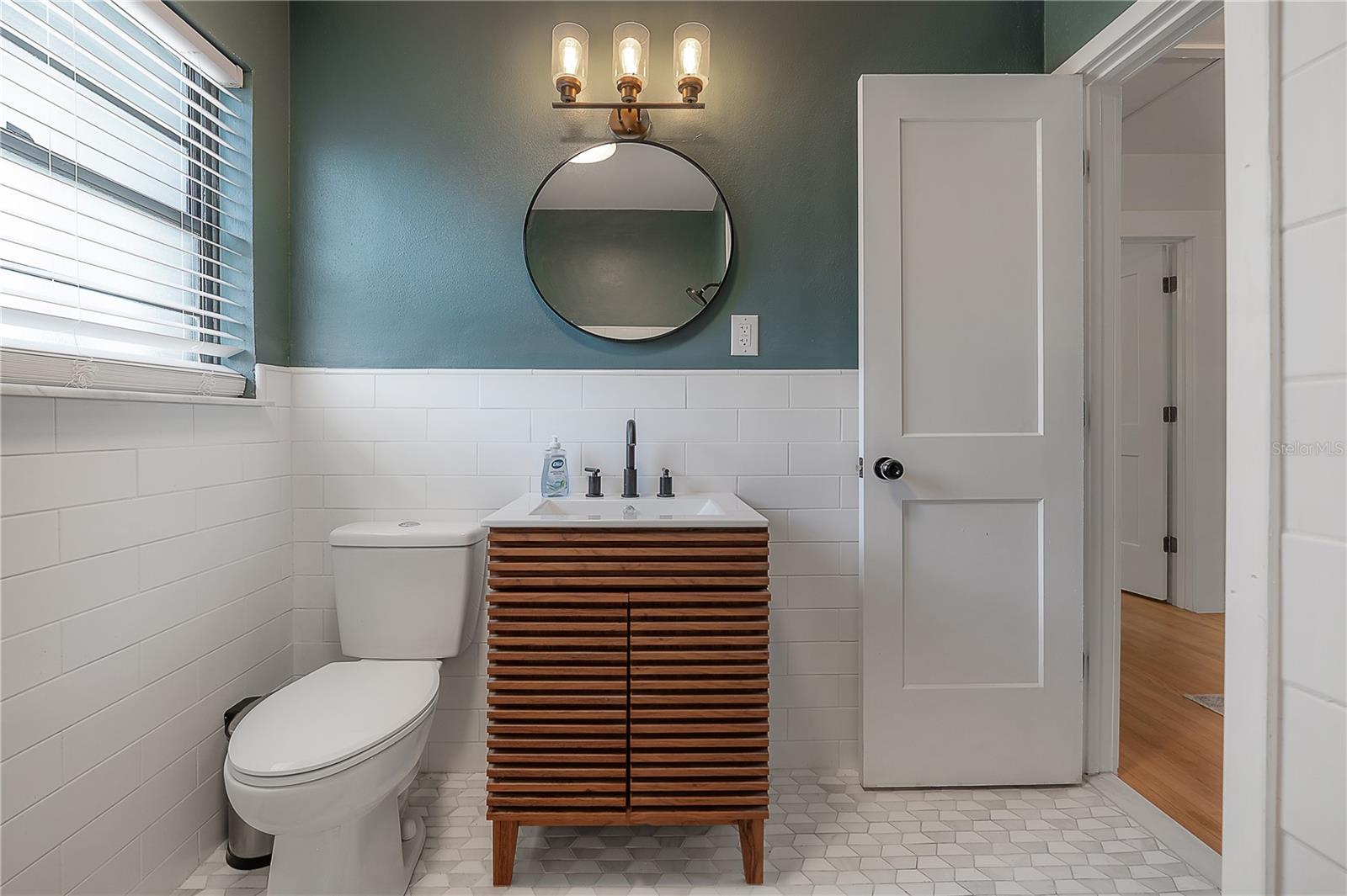 4110 N MARGUERITE ST — photo 28