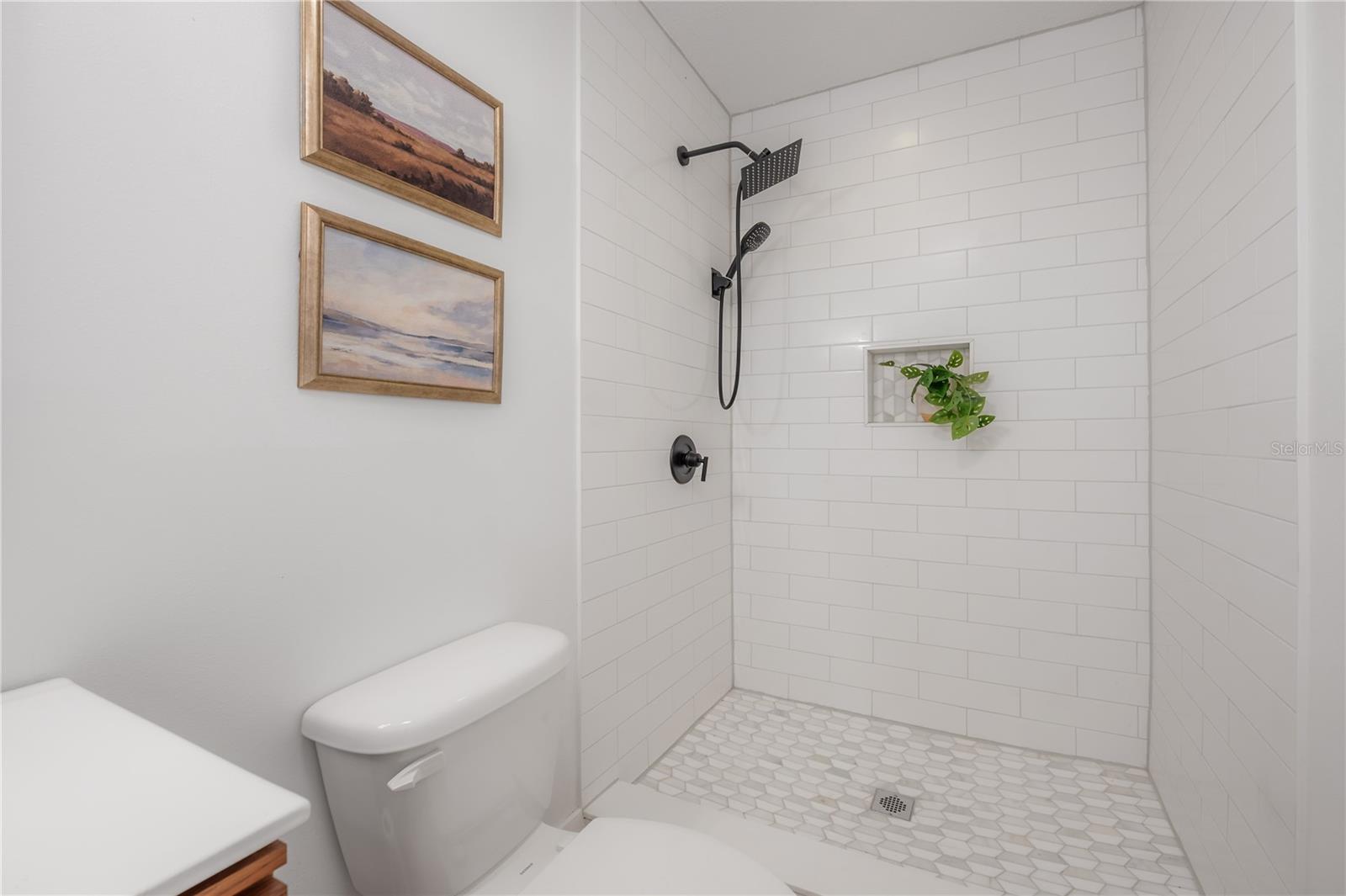 4110 N MARGUERITE ST — photo 38