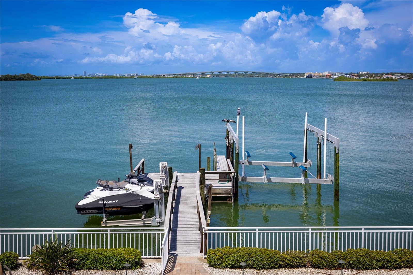 306 HARBOR DR — photo 44