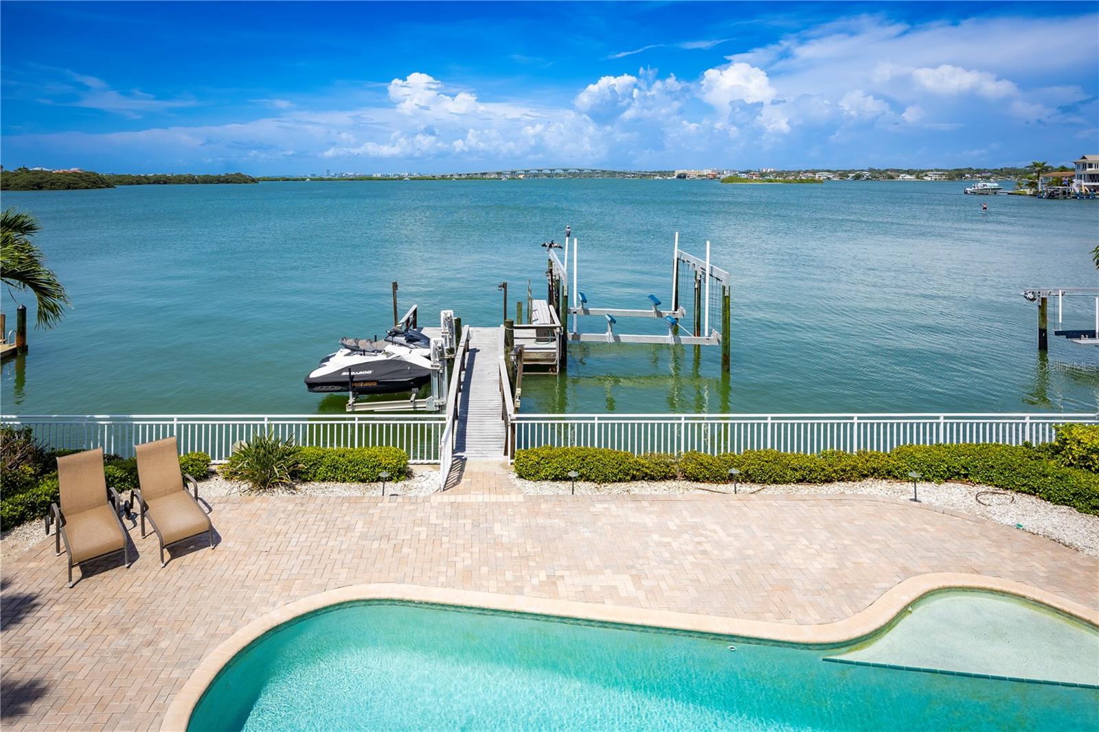 306 HARBOR DR — photo 41
