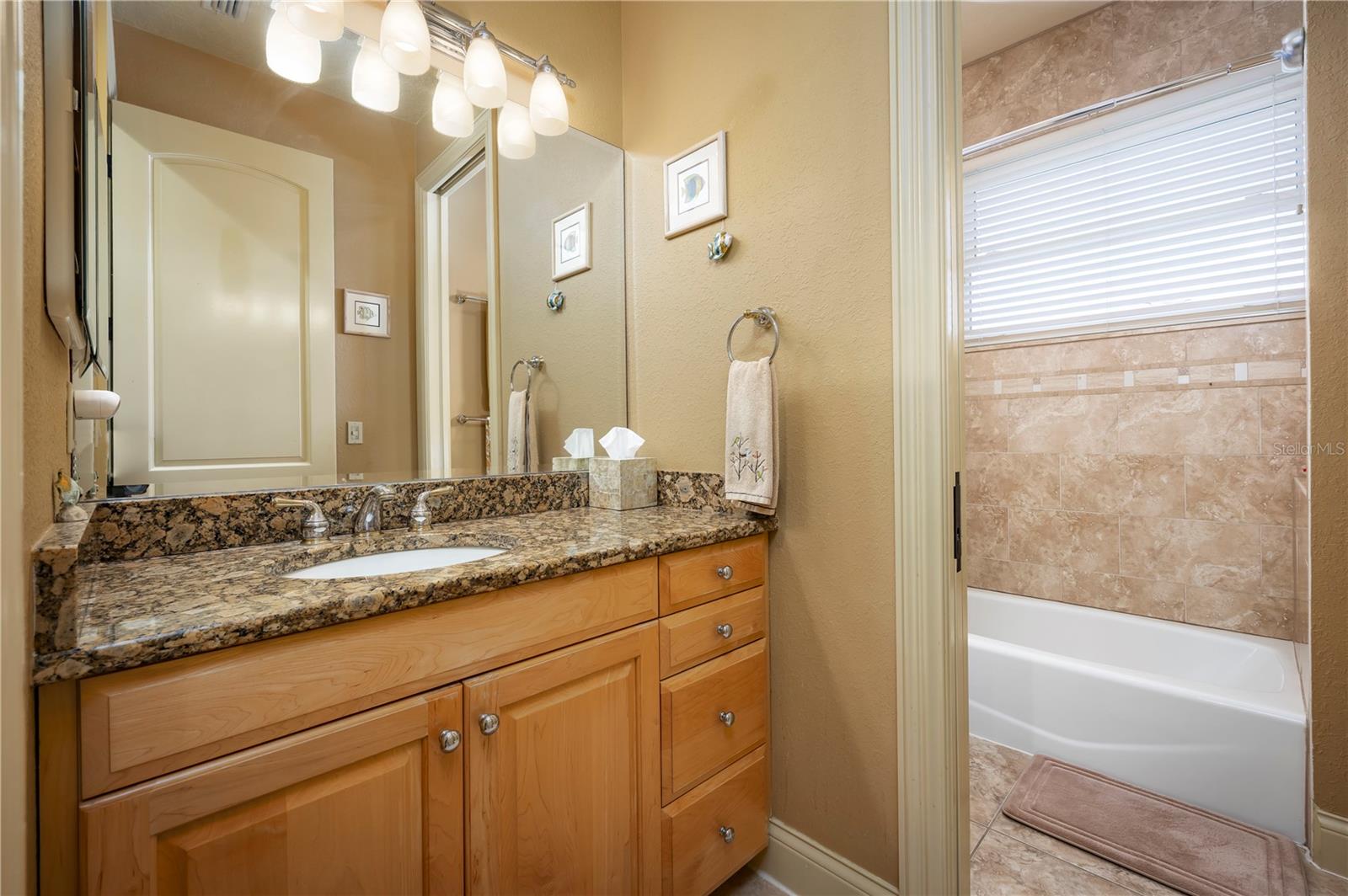 306 HARBOR DR — photo 28