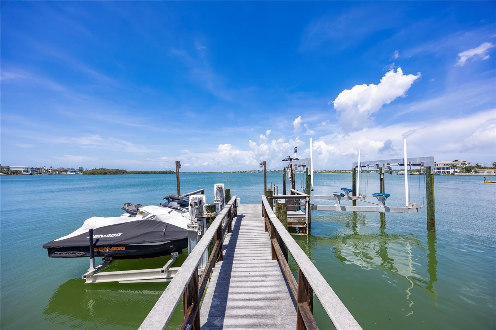 306 HARBOR DR — photo 45