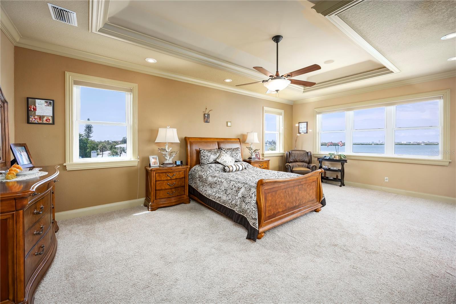 306 HARBOR DR — photo 17
