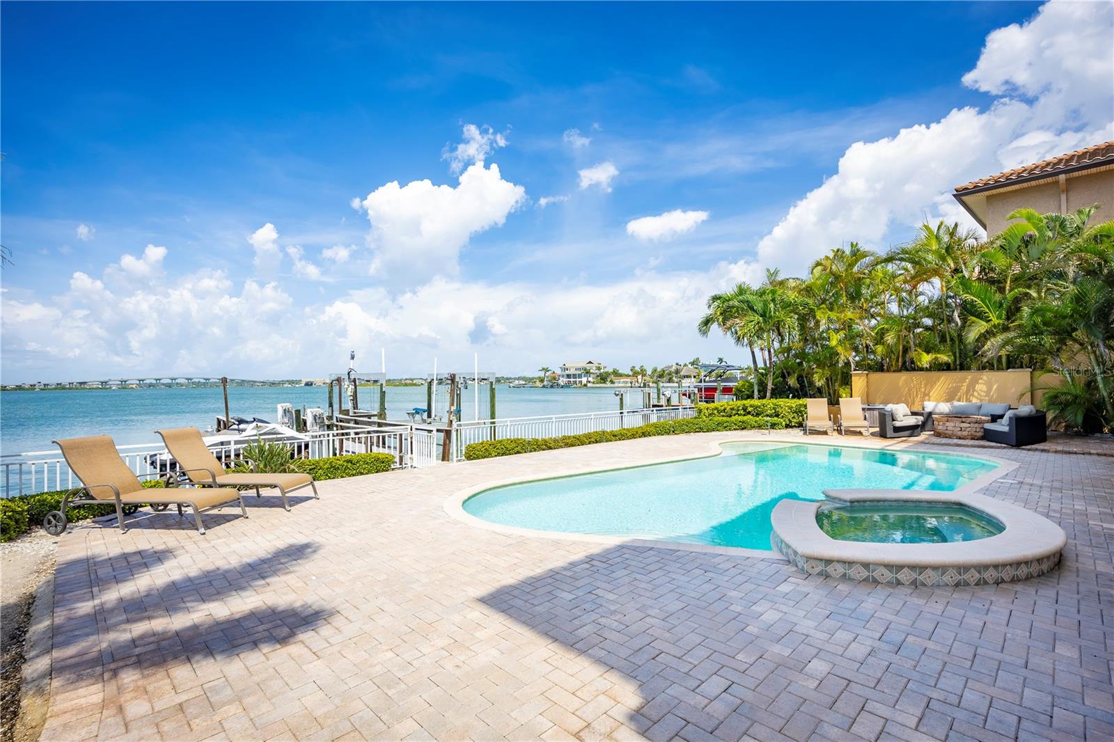 306 HARBOR DR — photo 40