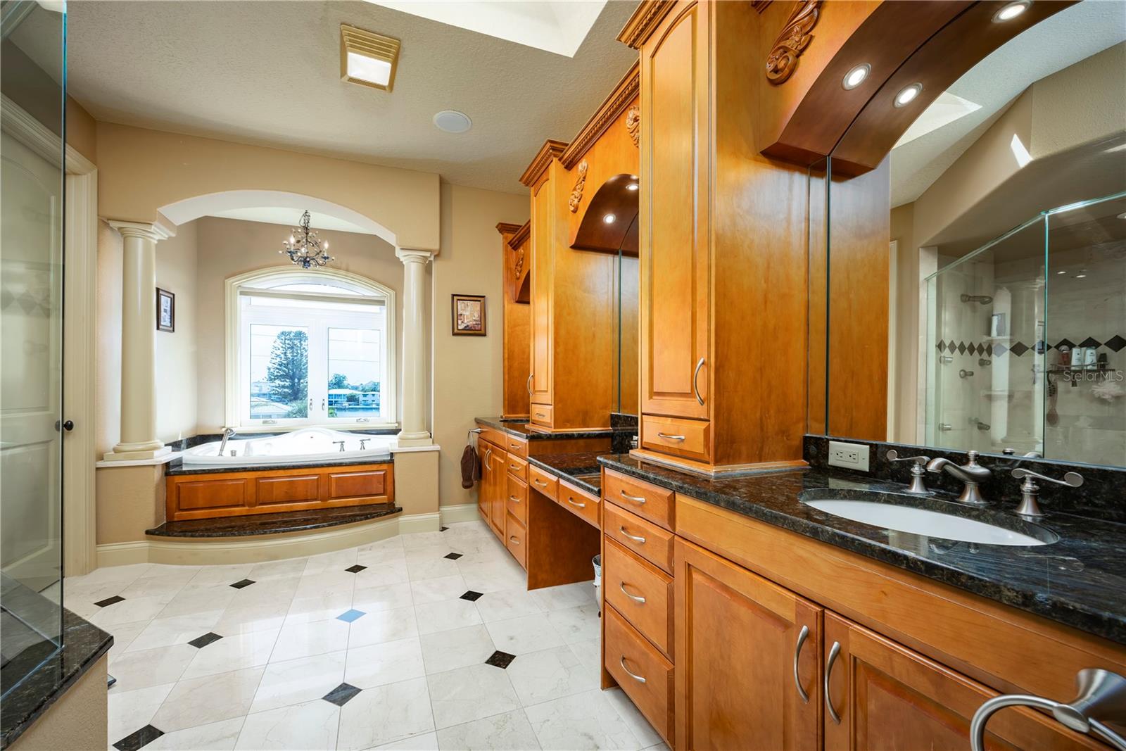 306 HARBOR DR — photo 19