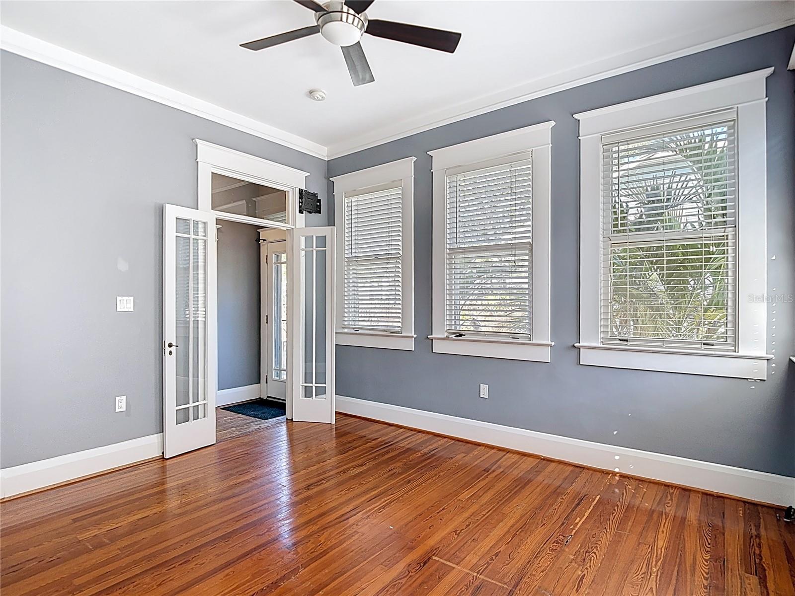2105 W SOUTHVIEW AVE — photo 32