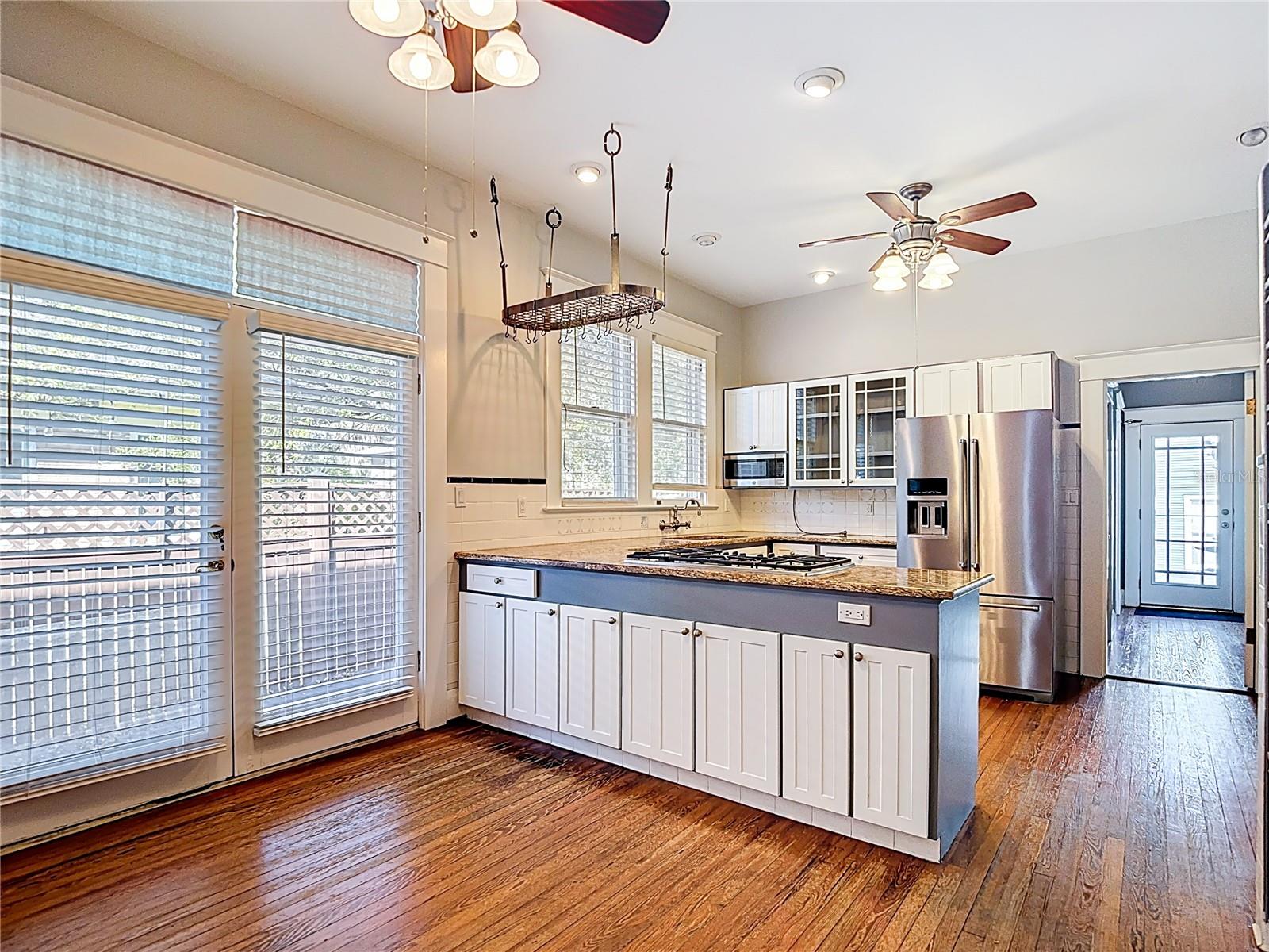 2105 W SOUTHVIEW AVE — photo 15