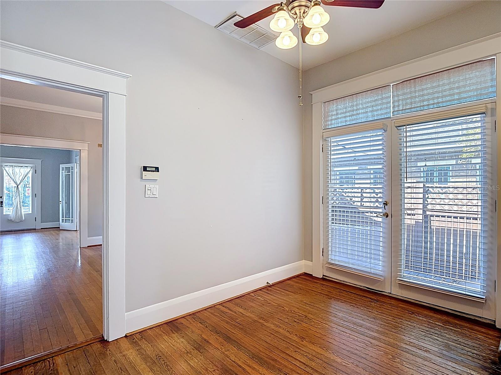 2105 W SOUTHVIEW AVE — photo 17