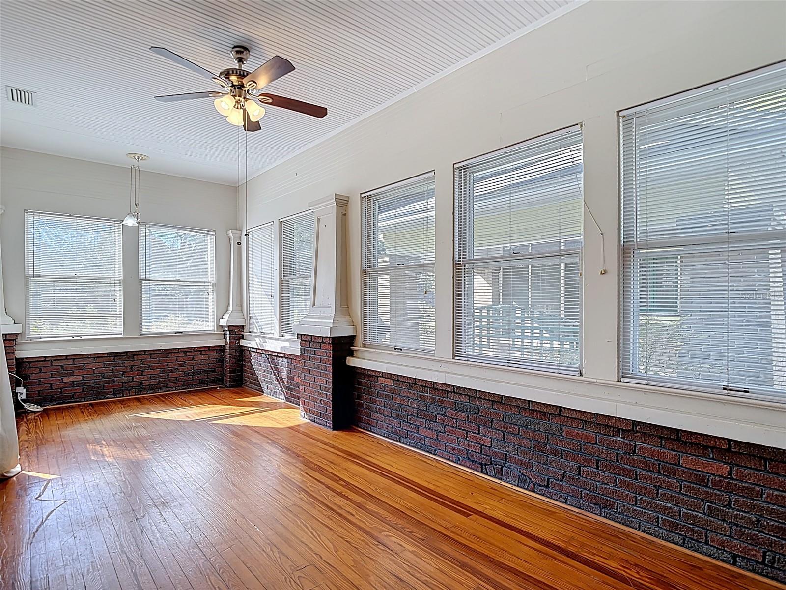 2105 W SOUTHVIEW AVE — photo 12