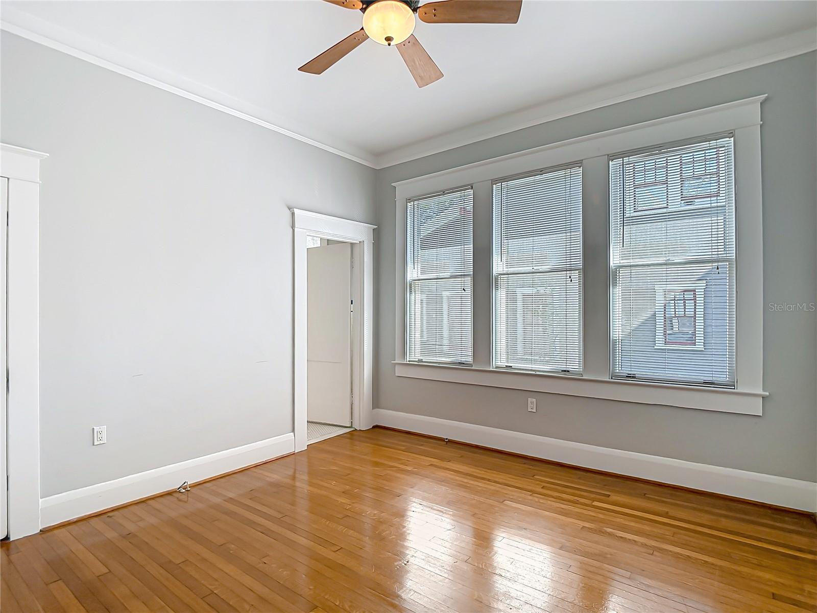 2105 W SOUTHVIEW AVE — photo 24