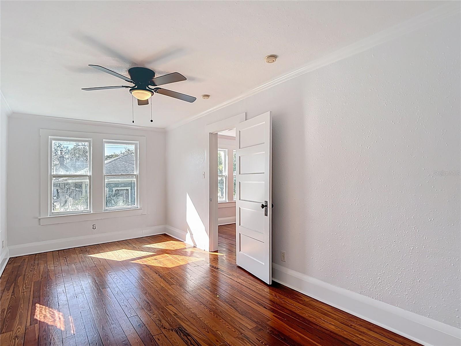 2105 W SOUTHVIEW AVE — photo 43