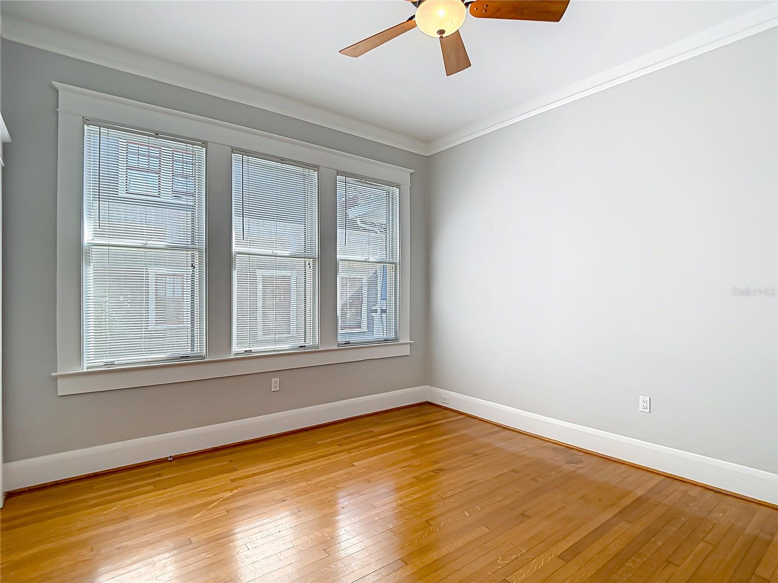2105 W SOUTHVIEW AVE — photo 23