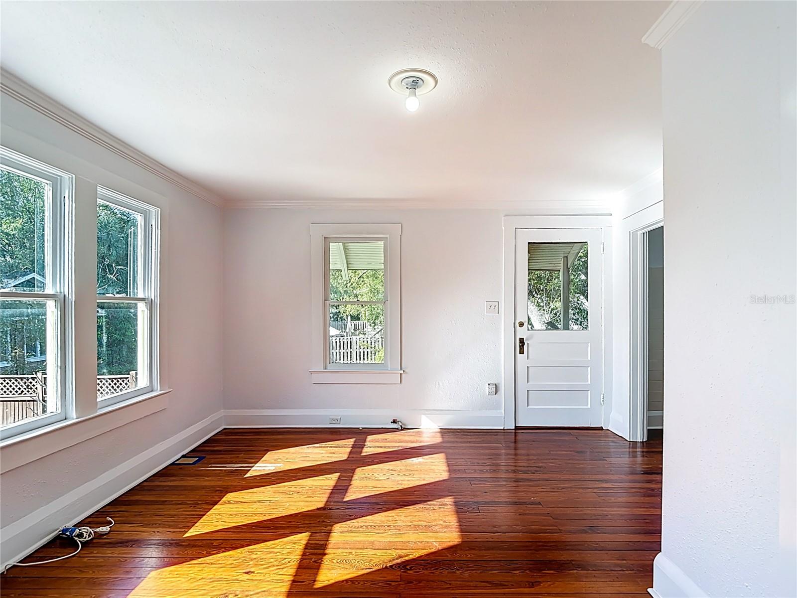 2105 W SOUTHVIEW AVE — photo 40