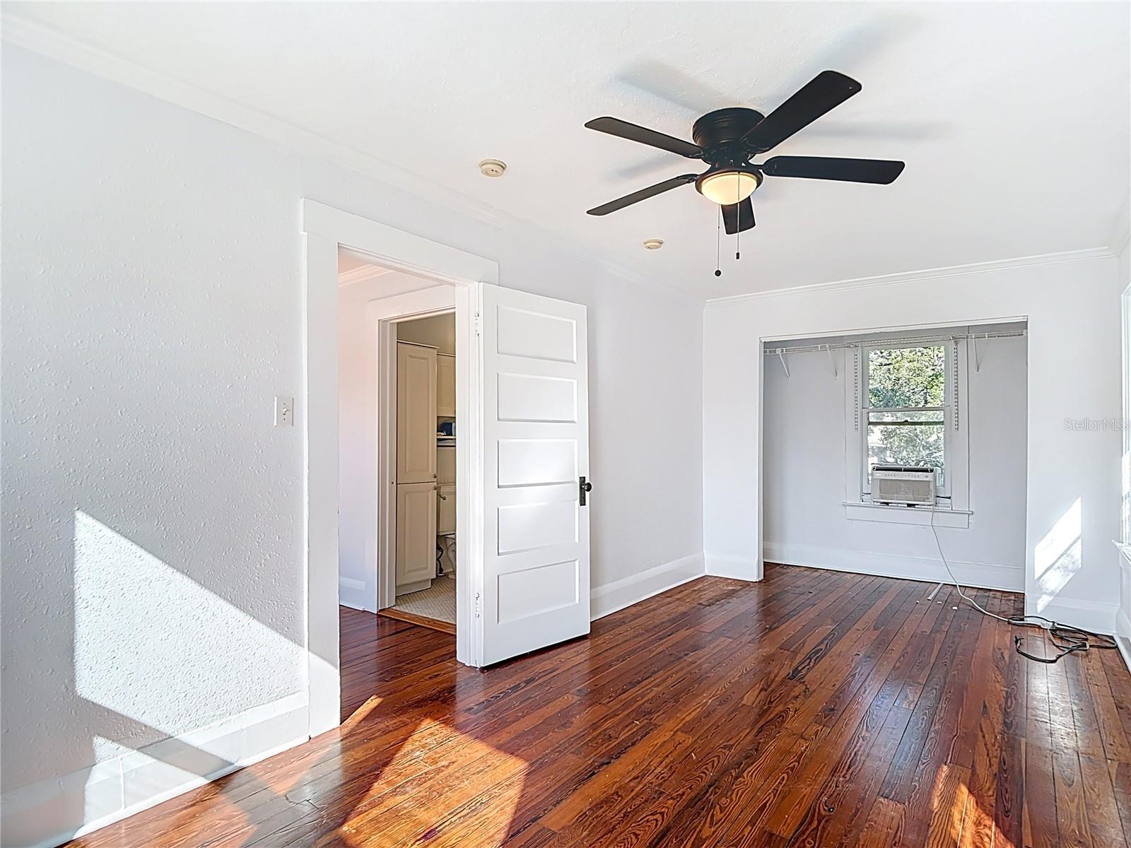 2105 W SOUTHVIEW AVE — photo 42