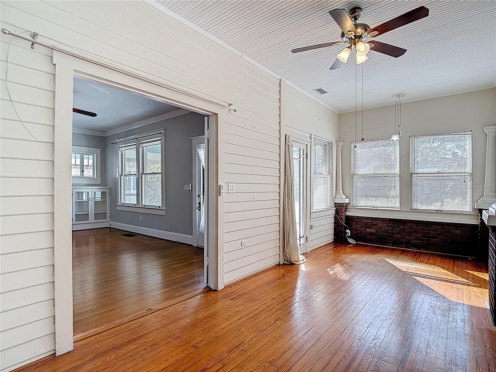 2105 W SOUTHVIEW AVE — photo 13