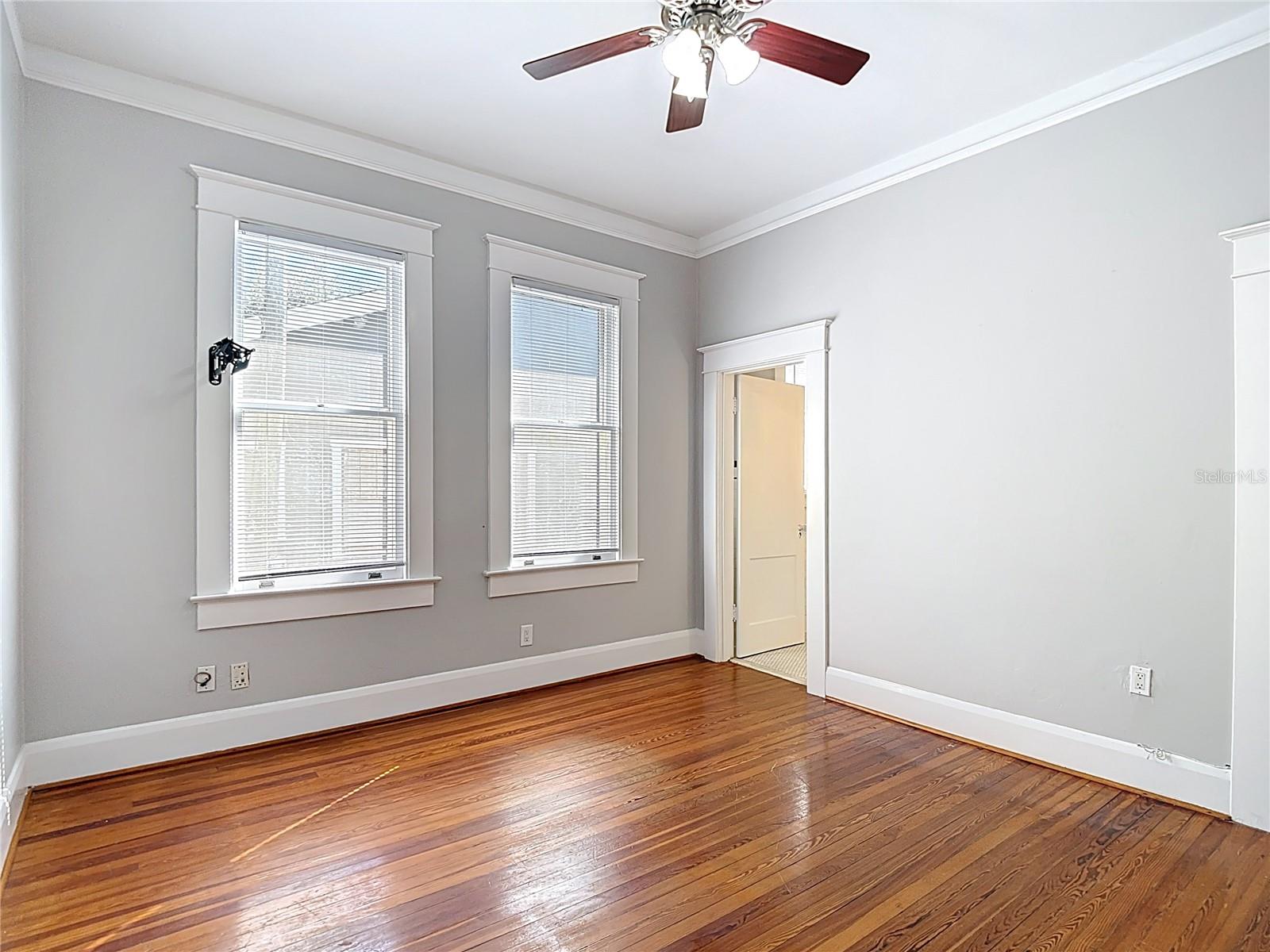 2105 W SOUTHVIEW AVE — photo 21
