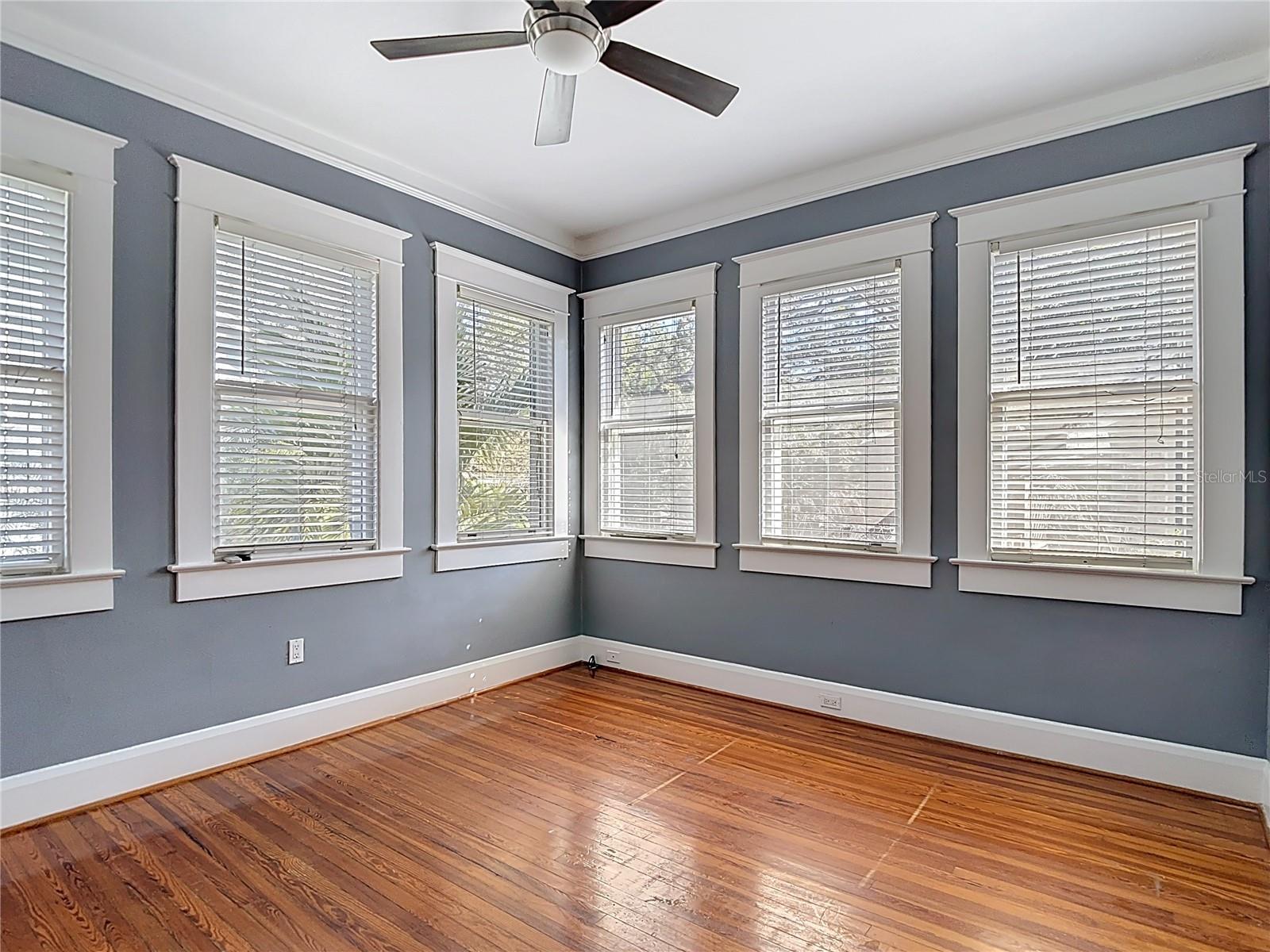 2105 W SOUTHVIEW AVE — photo 31