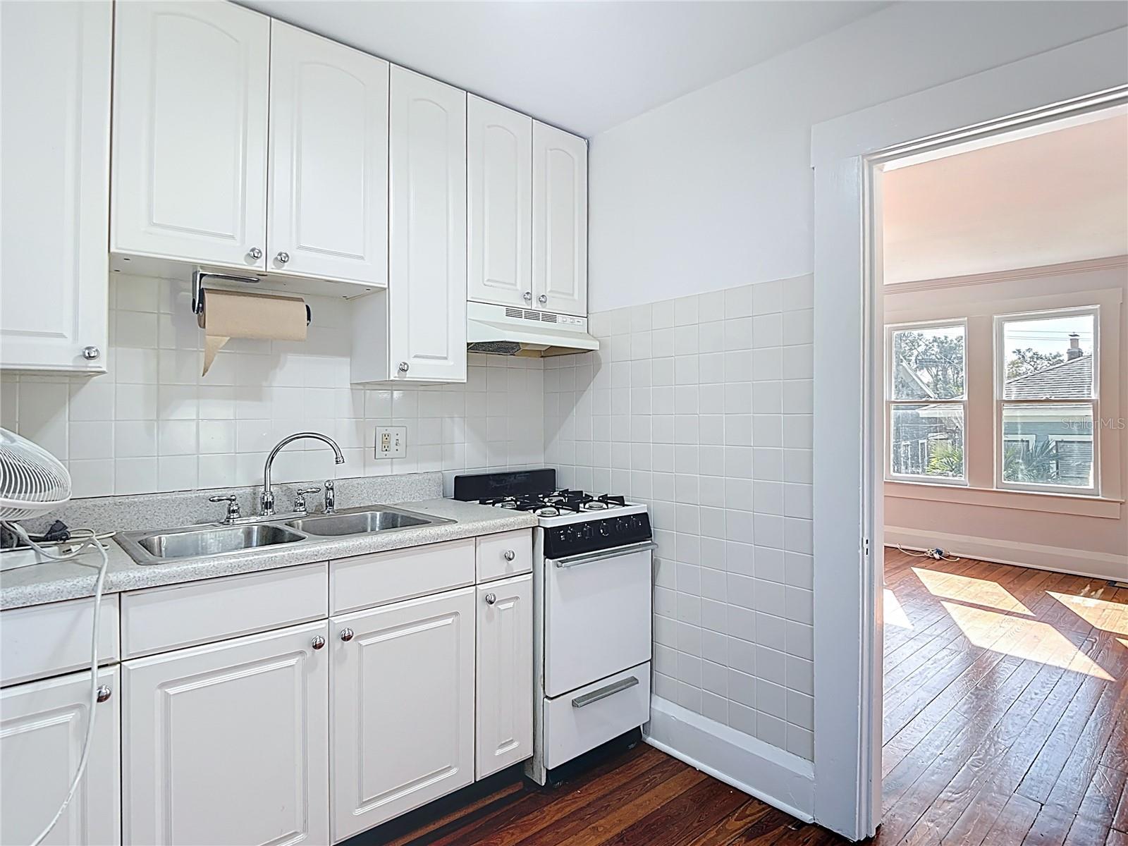 2105 W SOUTHVIEW AVE — photo 41