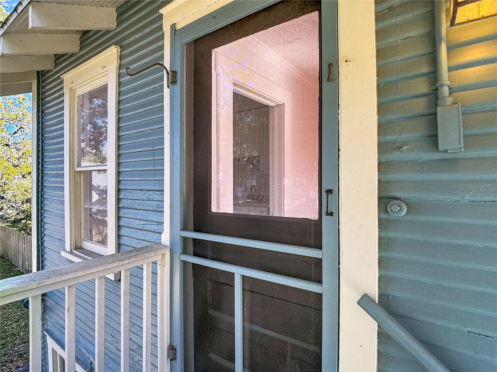 2105 W SOUTHVIEW AVE — photo 38