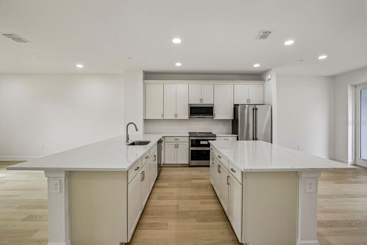 17817 BROADLEAF LOOP — photo 3