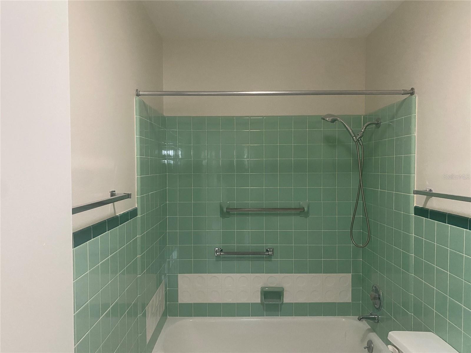 1001 AUGUSTA DR — photo 13