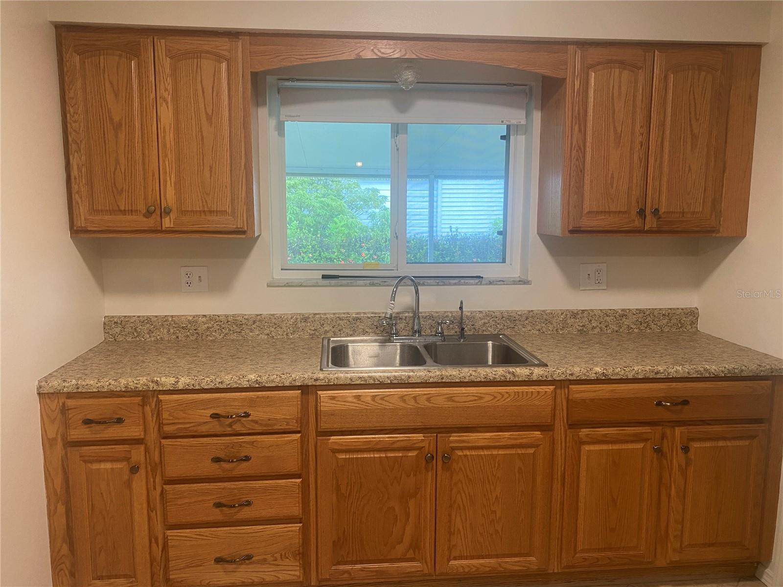 1001 AUGUSTA DR — photo 8