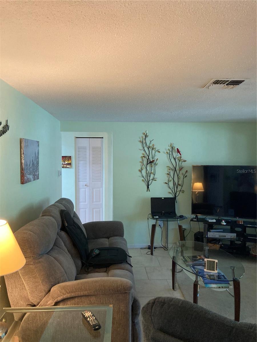7628 VALLEY CT — photo 28