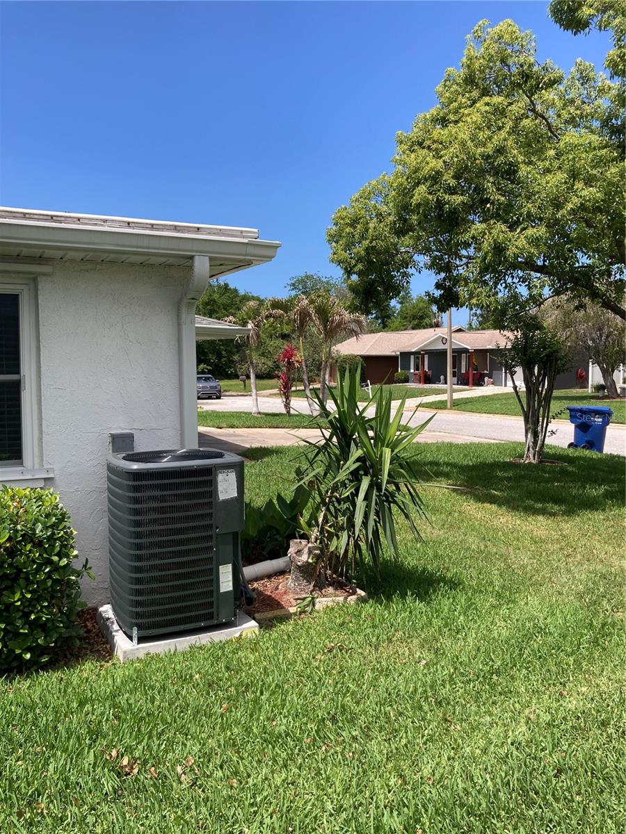 7628 VALLEY CT — photo 9