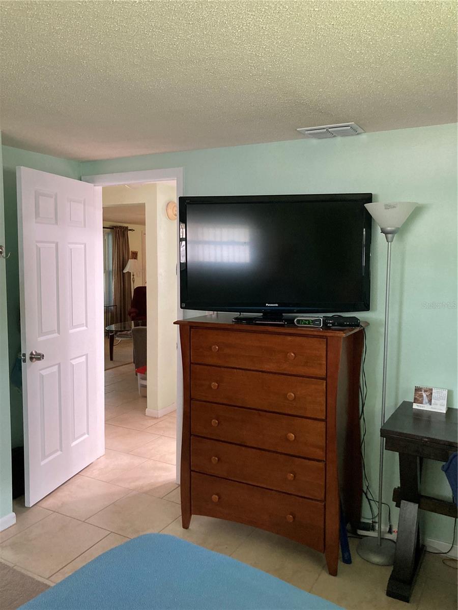 7628 VALLEY CT — photo 33