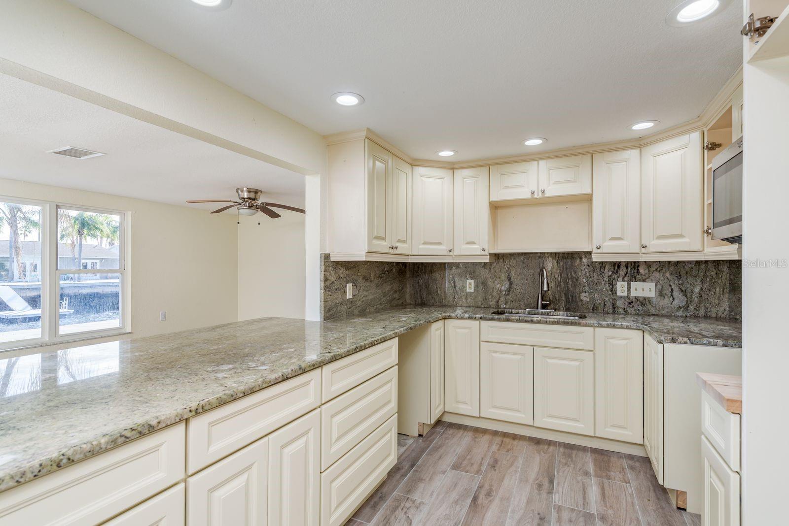 13816 CELIDA AVE — photo 17