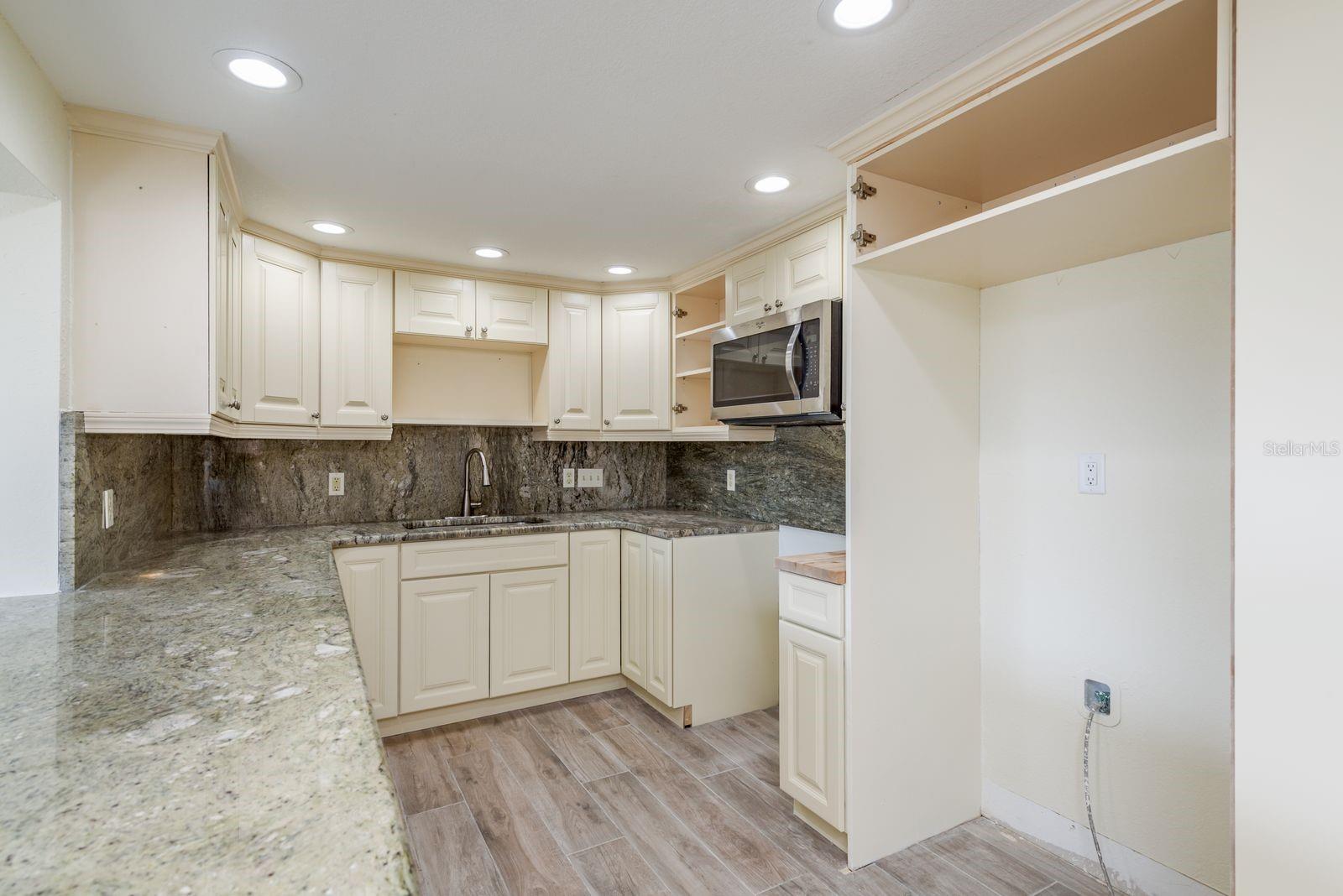 13816 CELIDA AVE — photo 16