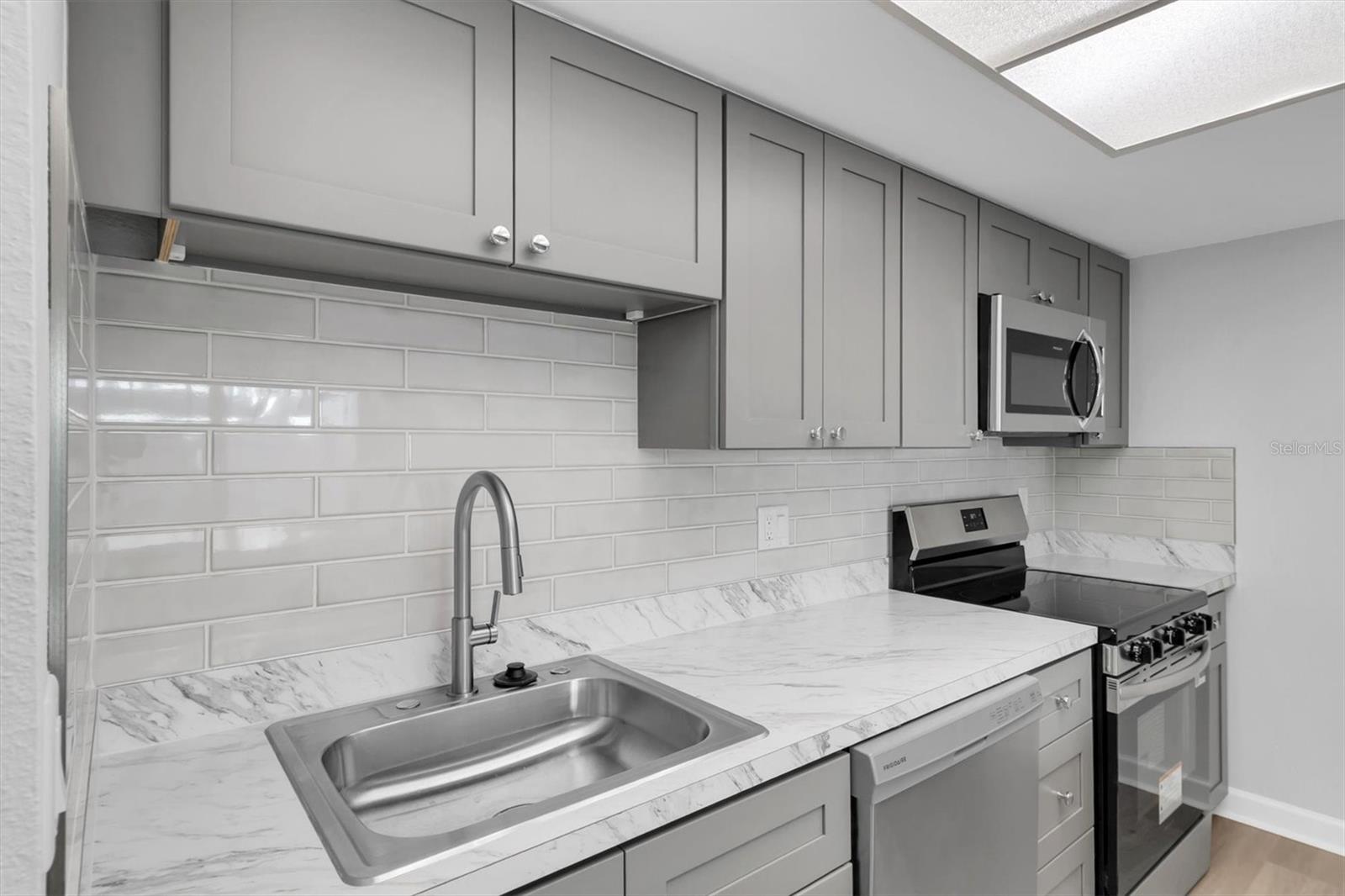1 WINDRUSH BLVD #87 — photo 9