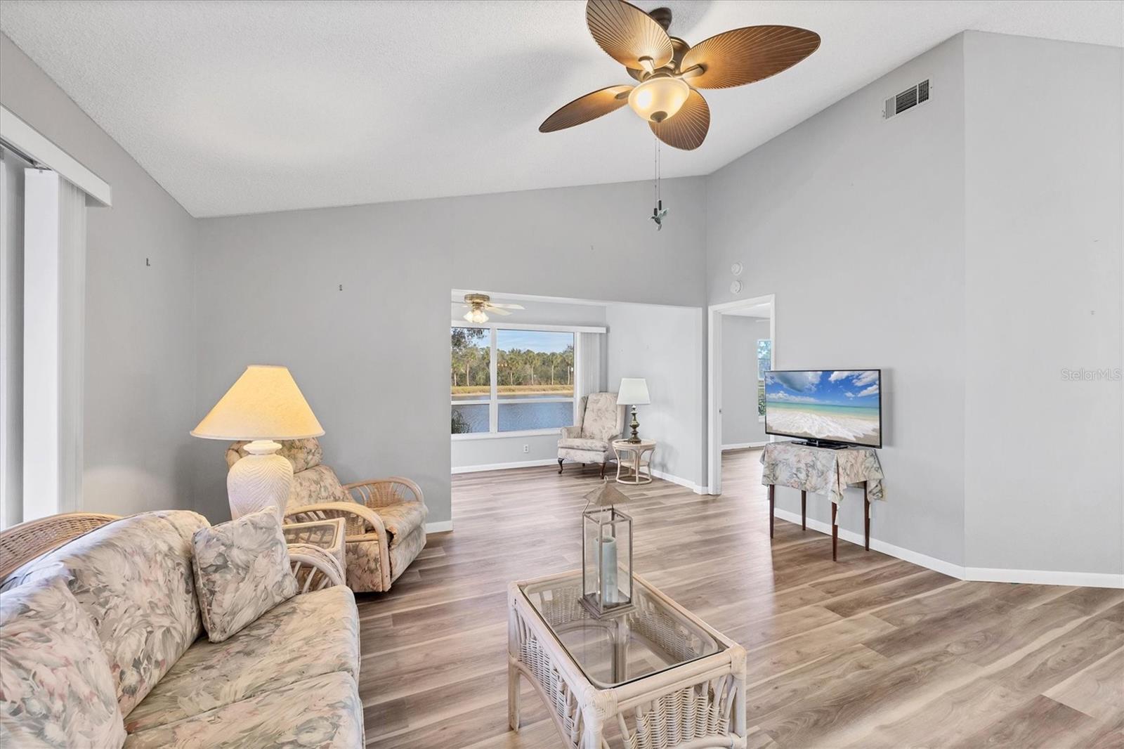 687 LINDEN DR — photo 15