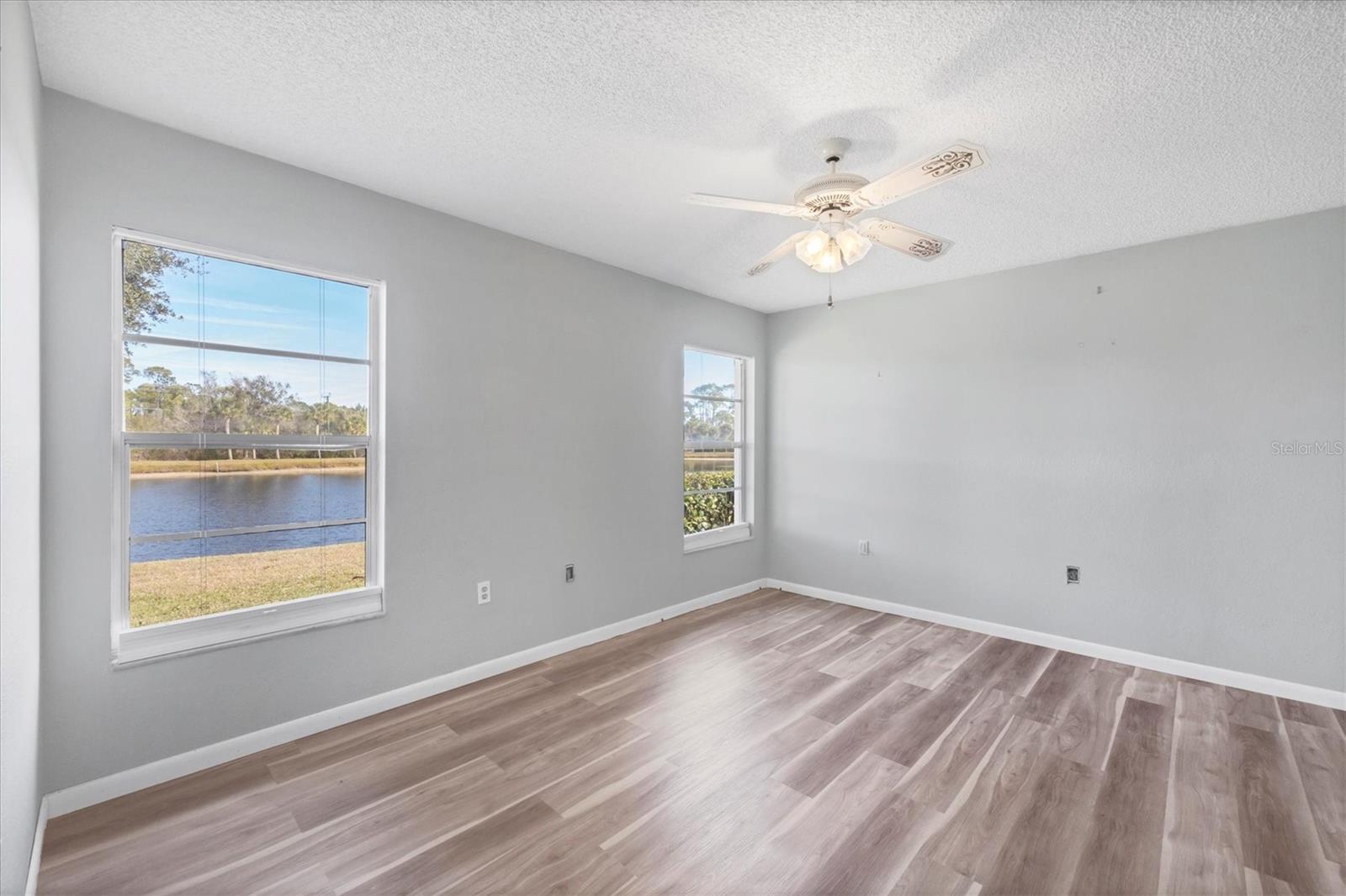 687 LINDEN DR — photo 28