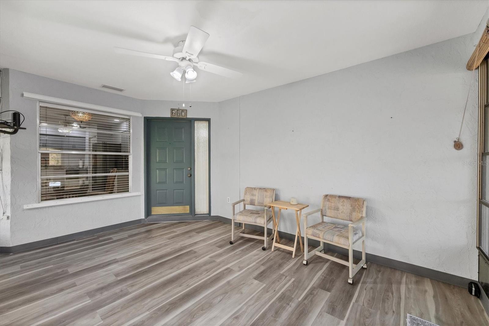 687 LINDEN DR — photo 13
