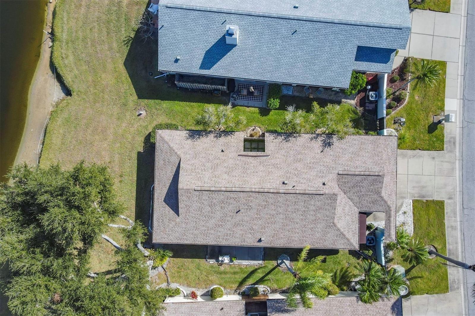 687 LINDEN DR — photo 40