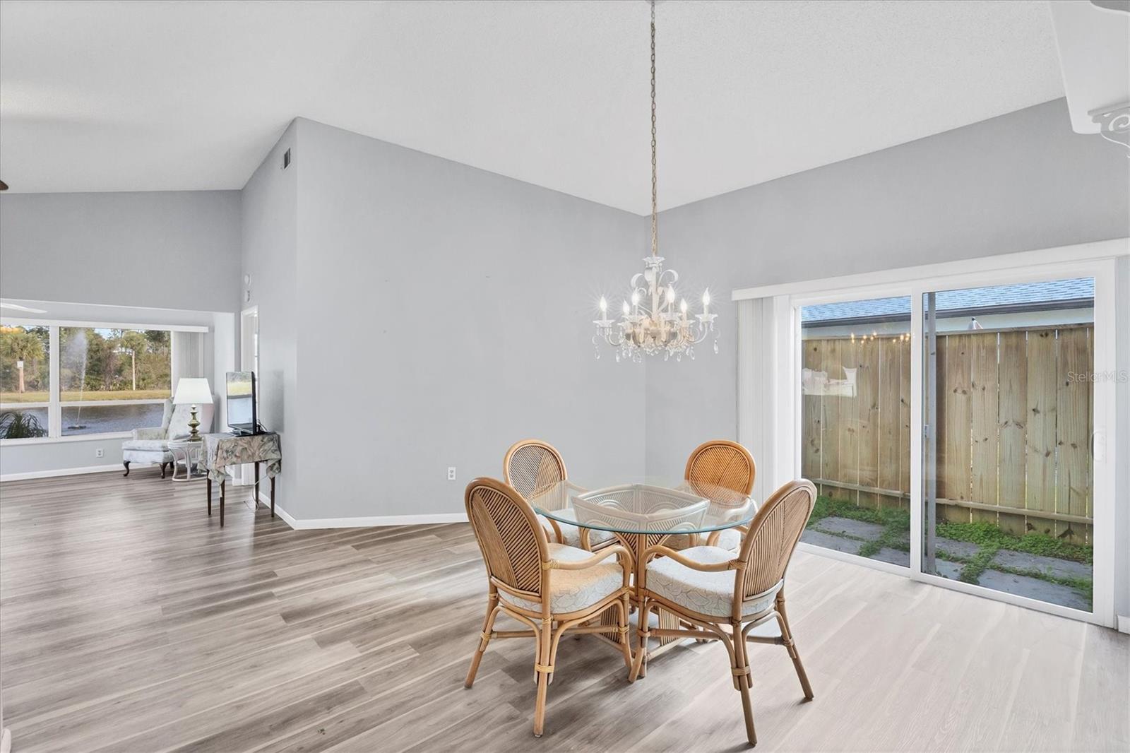 687 LINDEN DR — photo 20