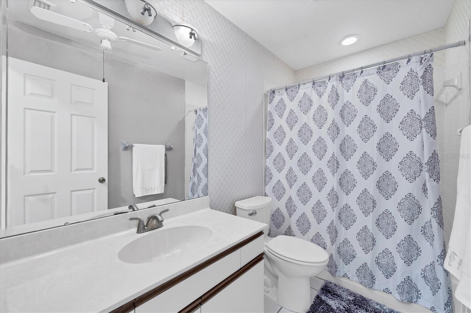687 LINDEN DR — photo 31
