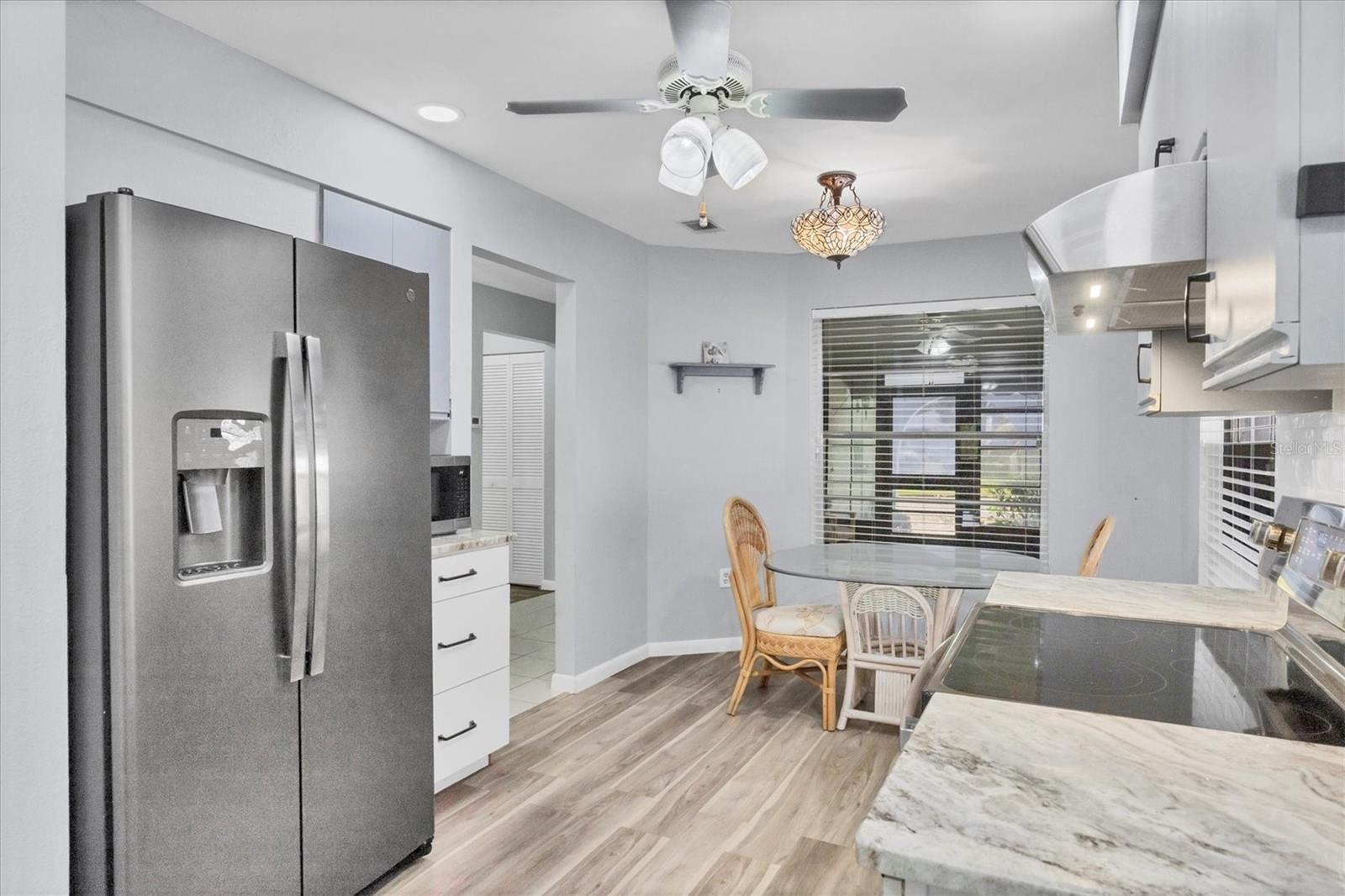 687 LINDEN DR — photo 22