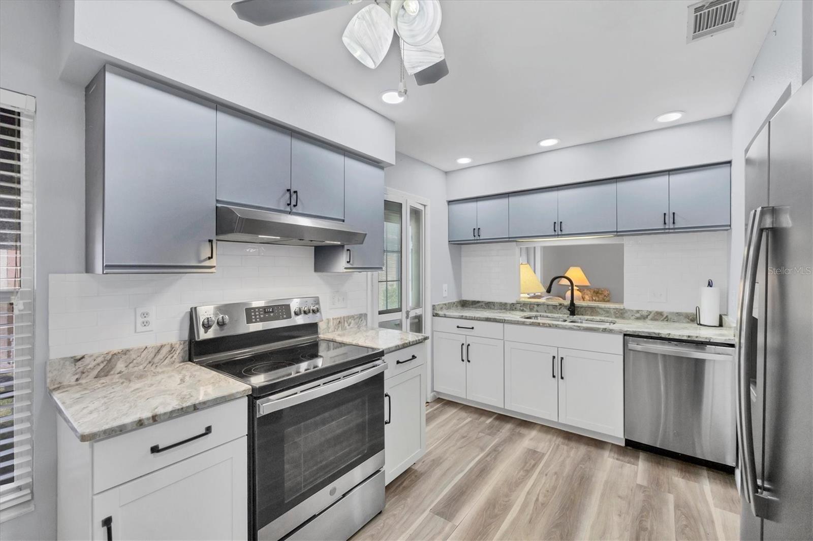 687 LINDEN DR — photo 25