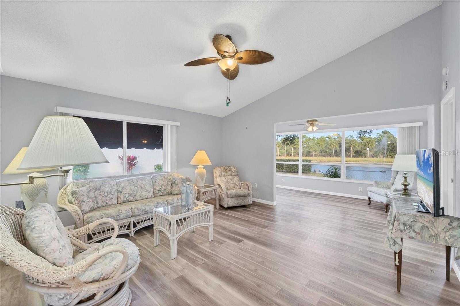 687 LINDEN DR — photo 16