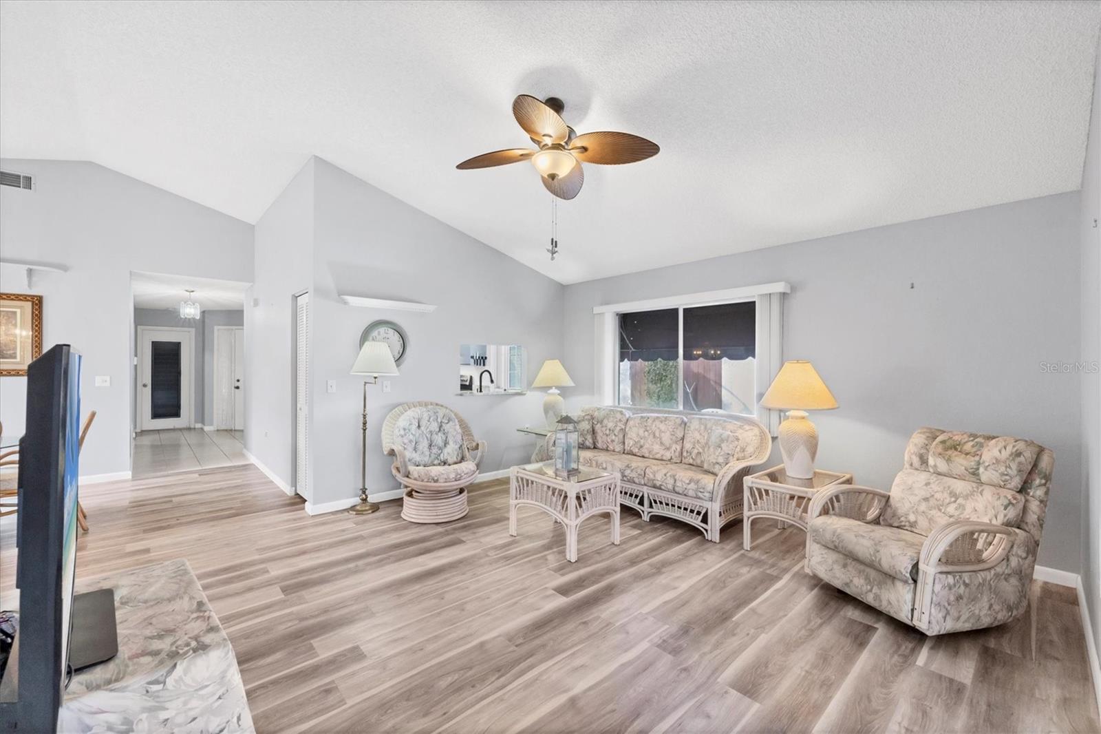 687 LINDEN DR — photo 14