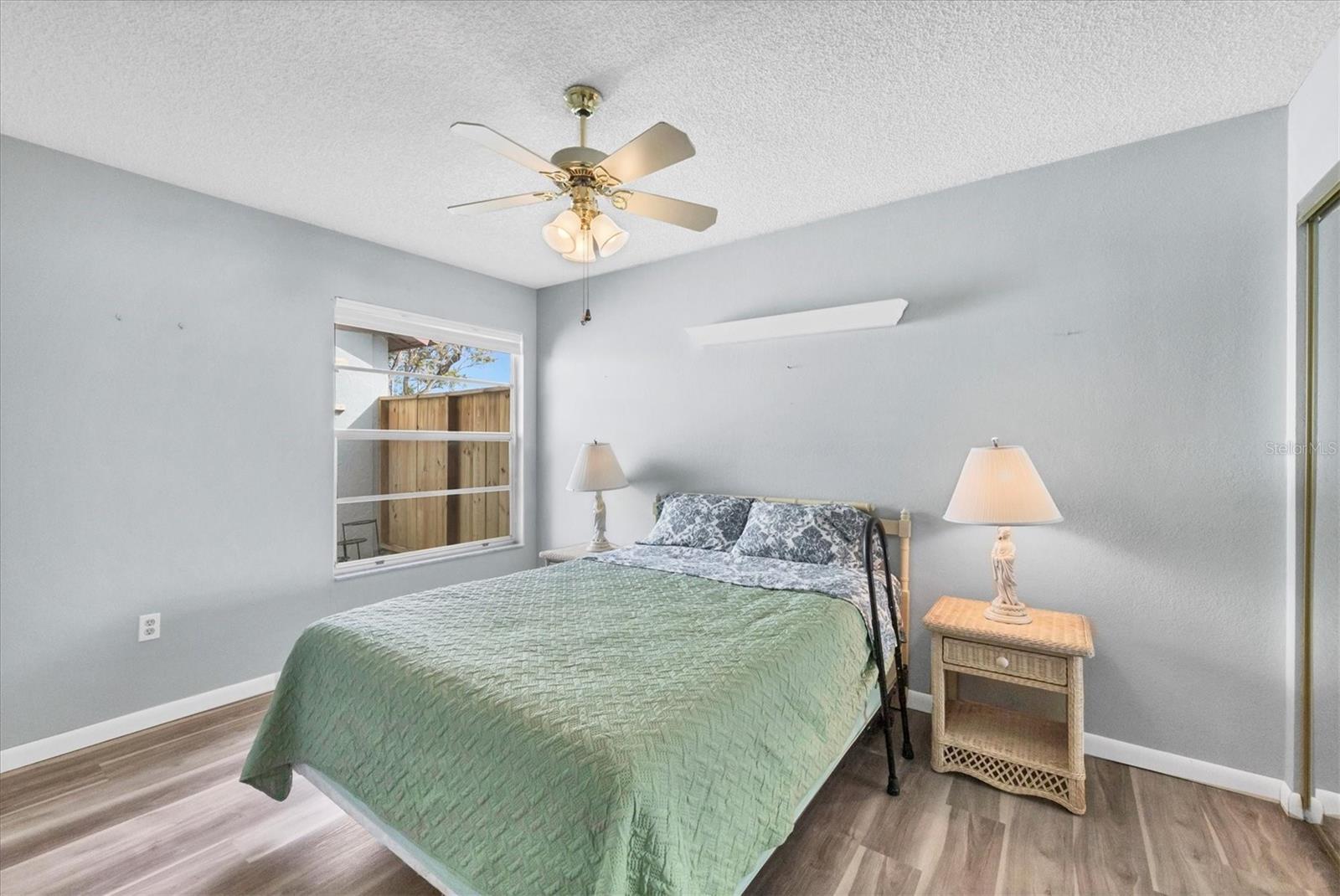687 LINDEN DR — photo 30