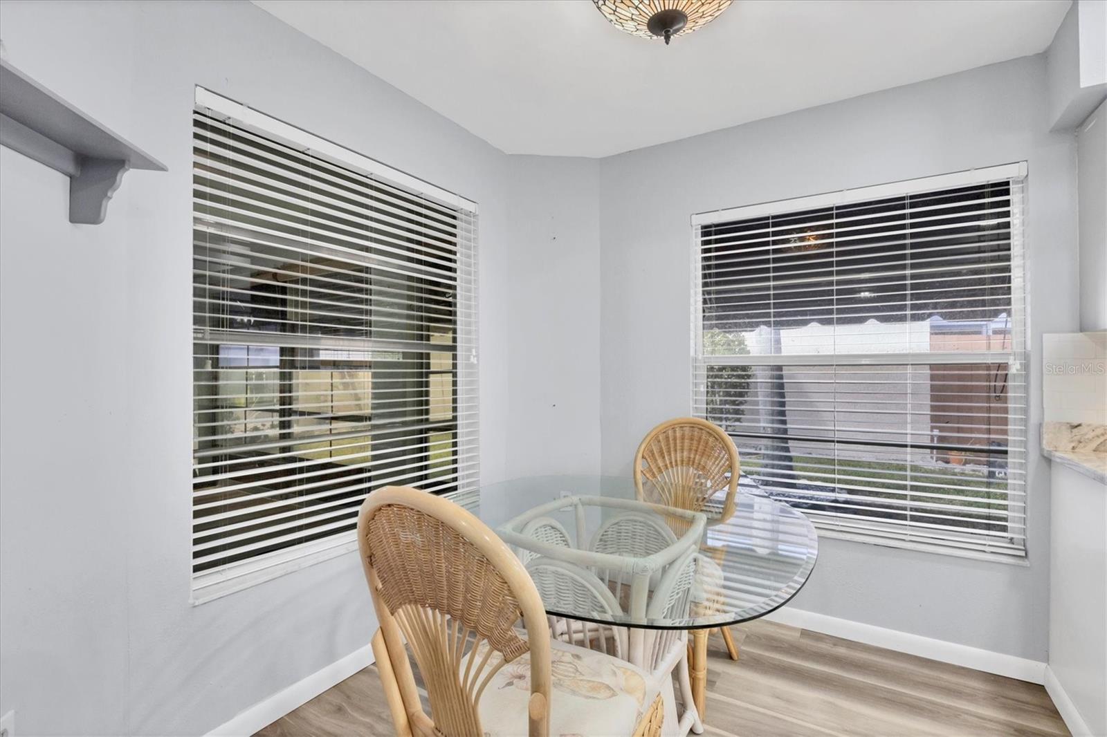 687 LINDEN DR — photo 21
