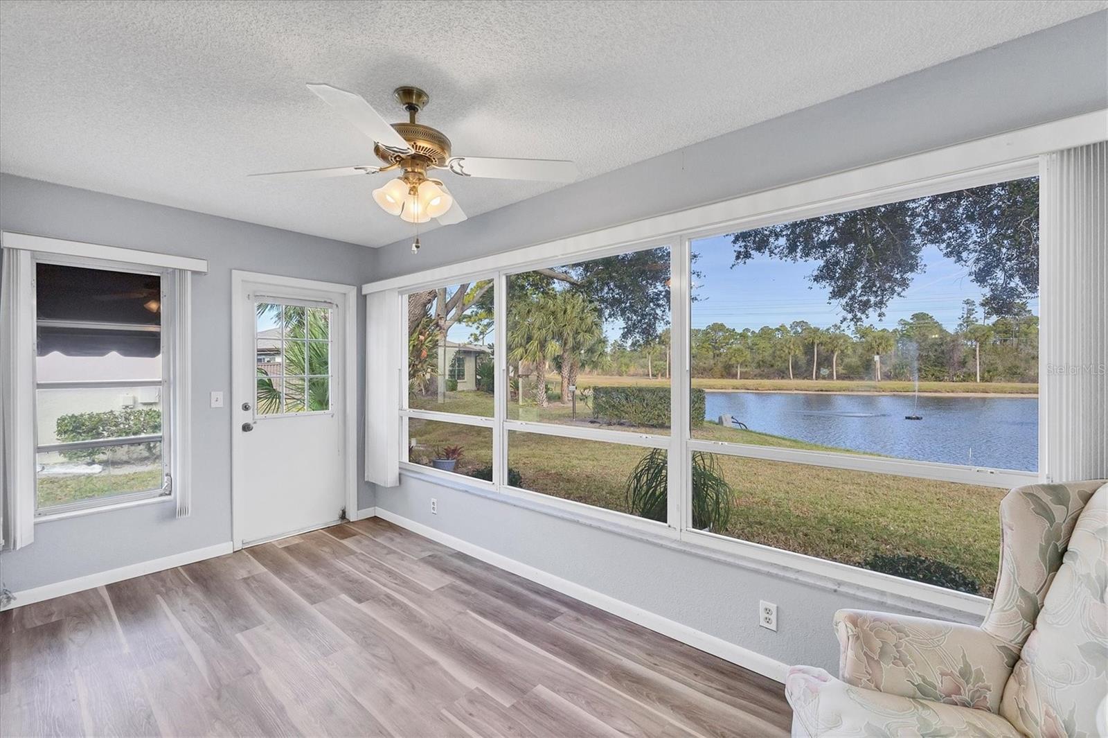 687 LINDEN DR — photo 18
