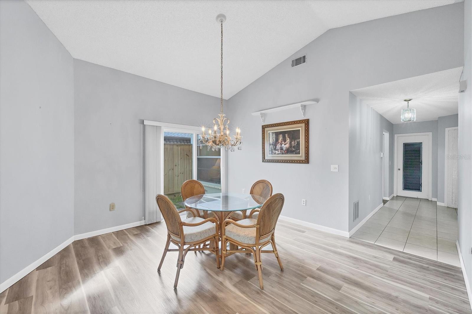 687 LINDEN DR — photo 19