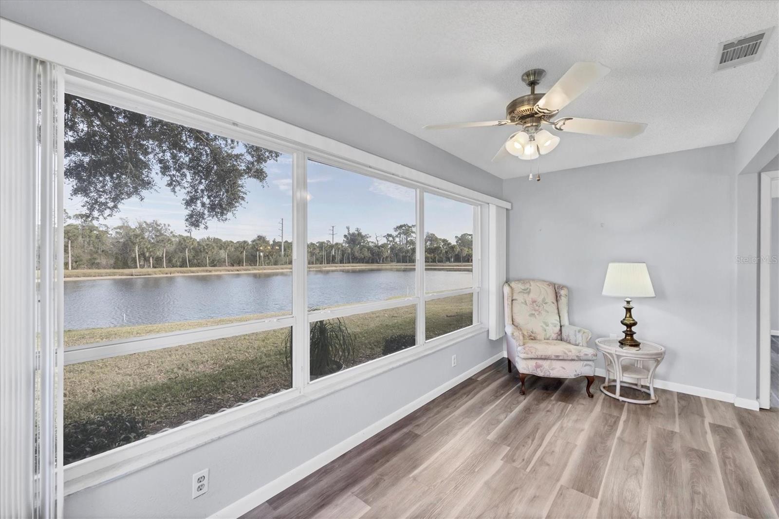 687 LINDEN DR — photo 26